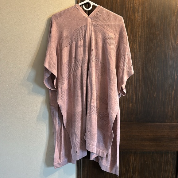 Lululemon Find Your Light Wrap shawl - OS - Picture 4 of 4